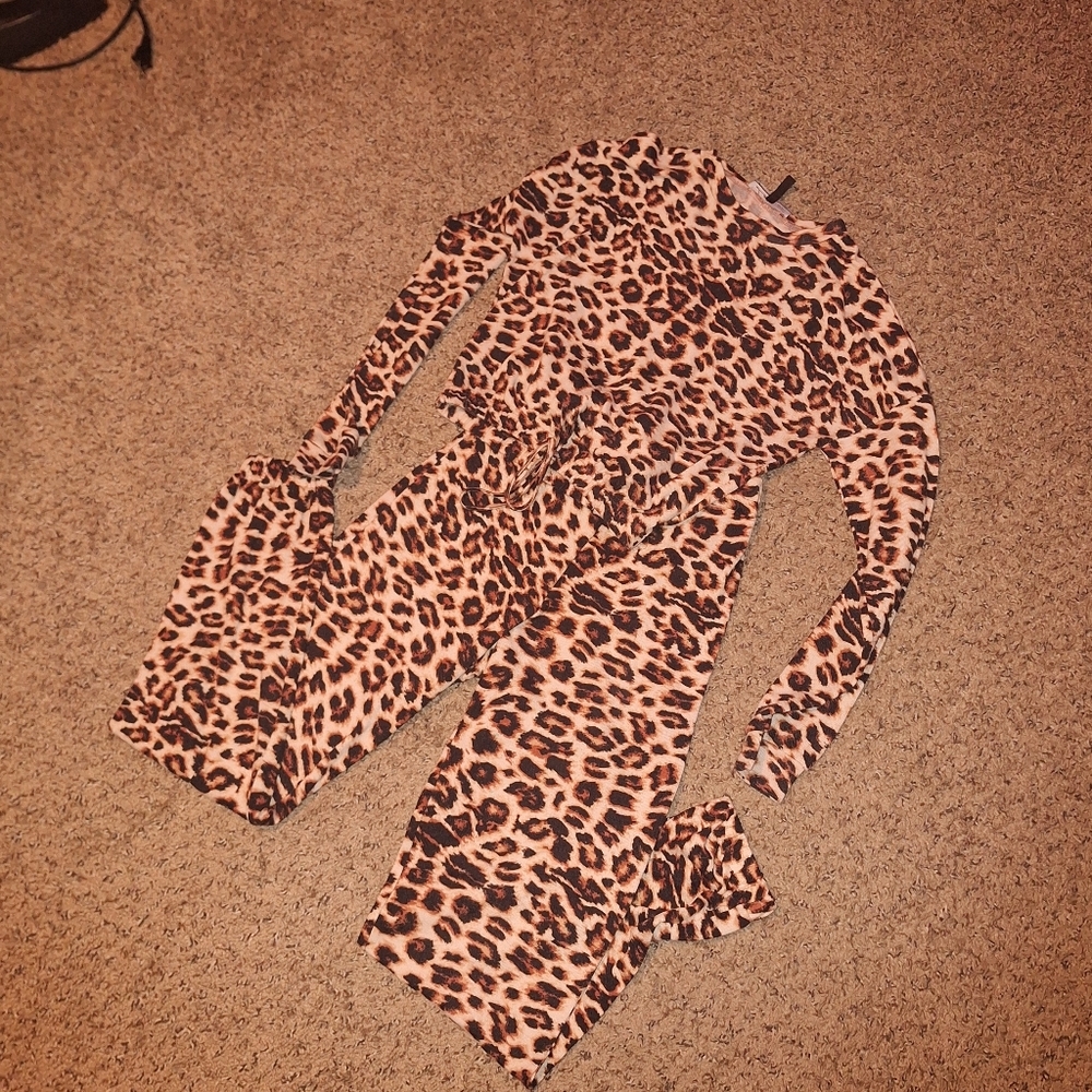 Leopard Print Long Sleeve Lounge Top - Women - Picture 2 of 6